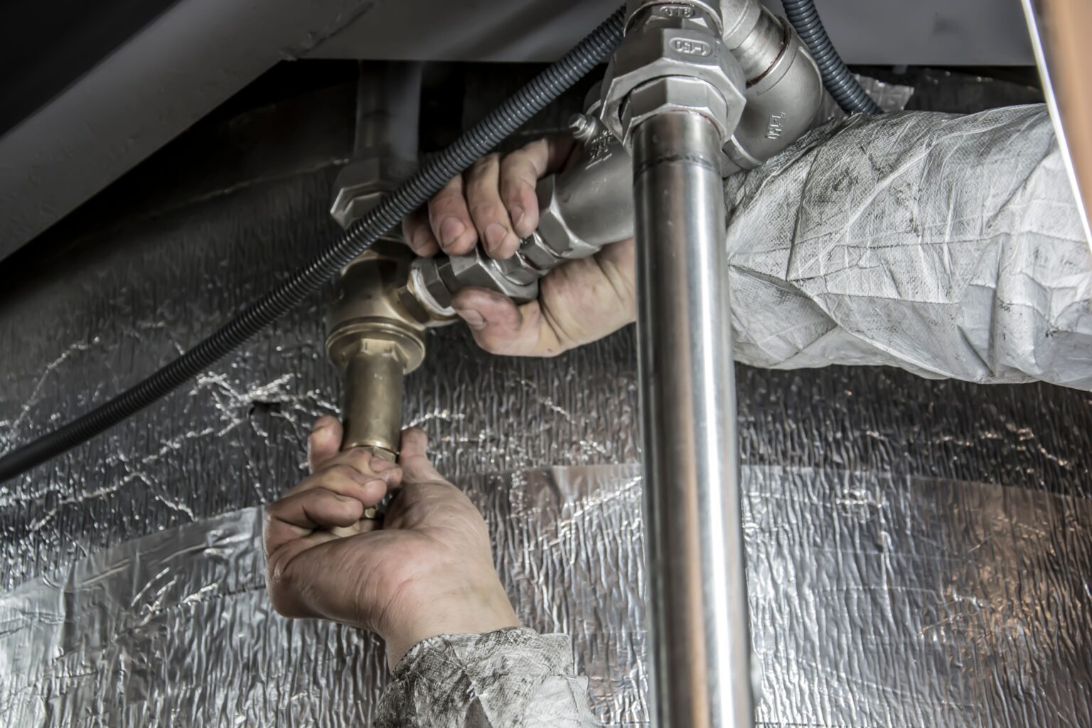 When Should You Call a Plumber? Warning Signs Homeowners Should Not Ignore